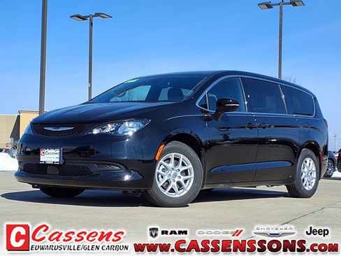 Certified 2025 Chrysler Voyager LX image 1