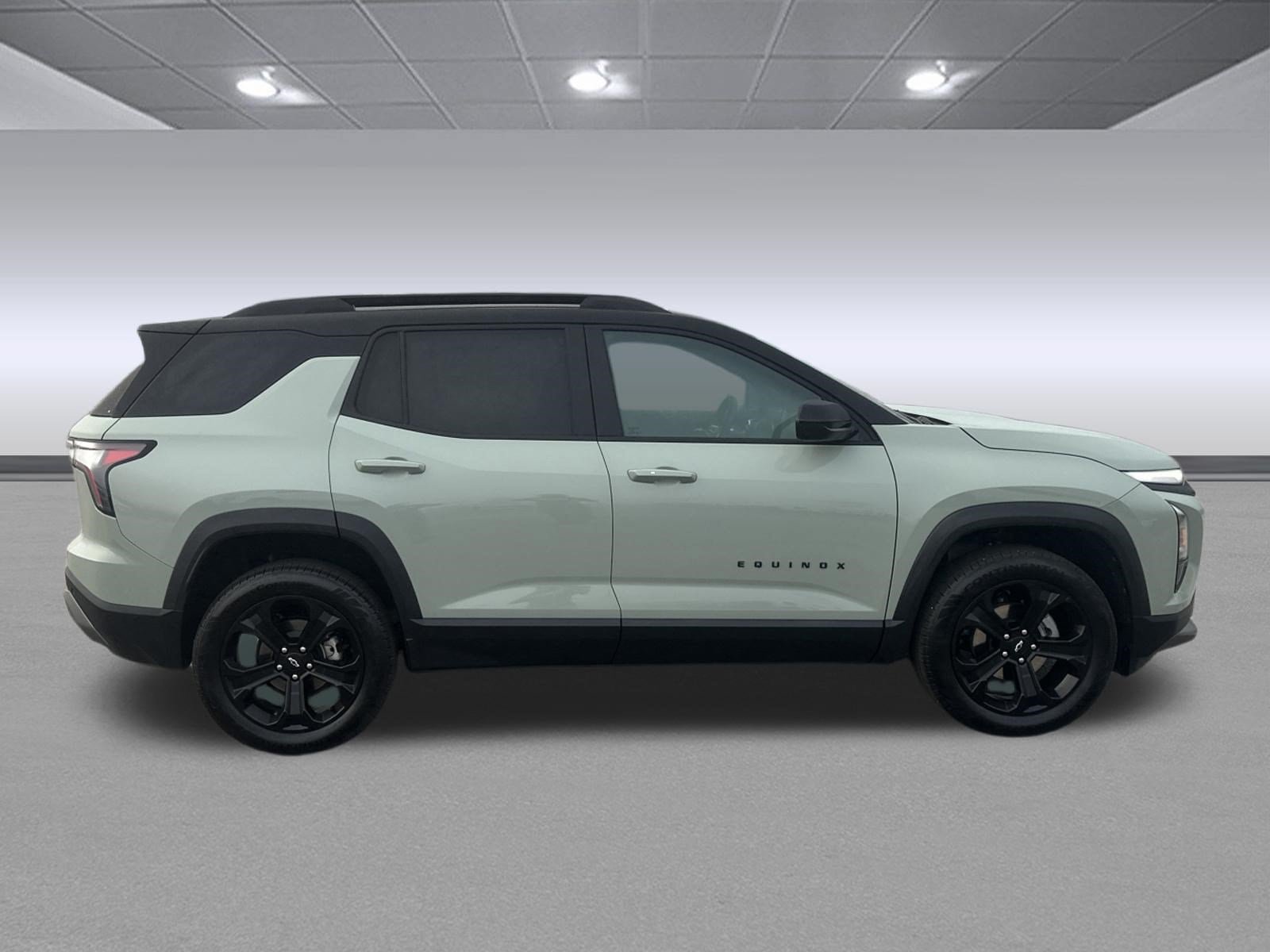 Used 2025 Chevrolet Equinox LT w/ Midnight Edition FWD image 2