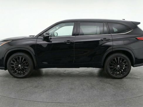 Used 2025 Toyota Highlander XSE AWD/4WD image 5