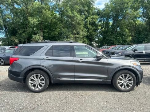 Used 2020 Ford Explorer XLT w/ Equipment Group 202A AWD/4WD image 4