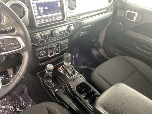 Used 2020 Jeep Gladiator Overland AWD/4WD image 27