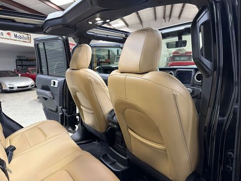 Used 2019 Jeep Wrangler Unlimited Sahara AWD/4WD image 40
