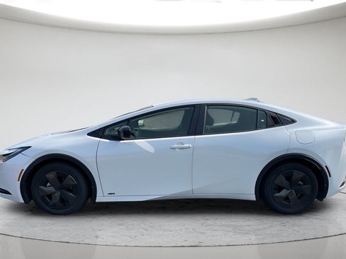 Used 2024 Toyota Prius LE AWD/4WD image 6