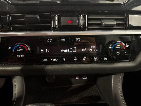 Used 2025 Nissan Pathfinder SV AWD/4WD image 34