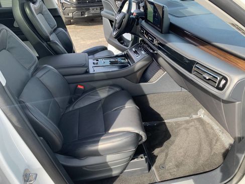 Used 2025 Lincoln Aviator Reserve w/ Luxury Package AWD/4WD image 32