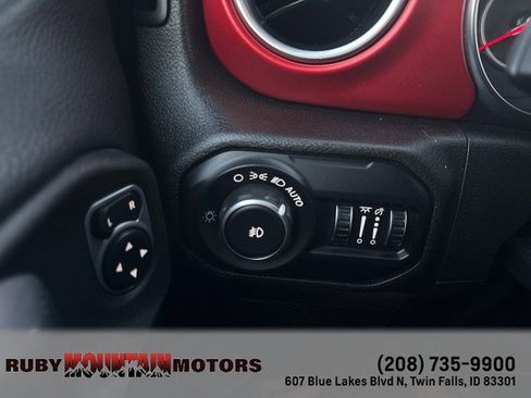 Used 2019 Jeep Wrangler Unlimited Rubicon AWD/4WD image 12