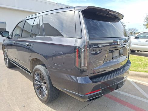 Used 2025 Cadillac Escalade Sport w/ LPO, ONYX Package image 4