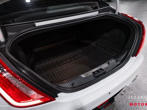 Used 2017 Jaguar XJ R RWD image 16