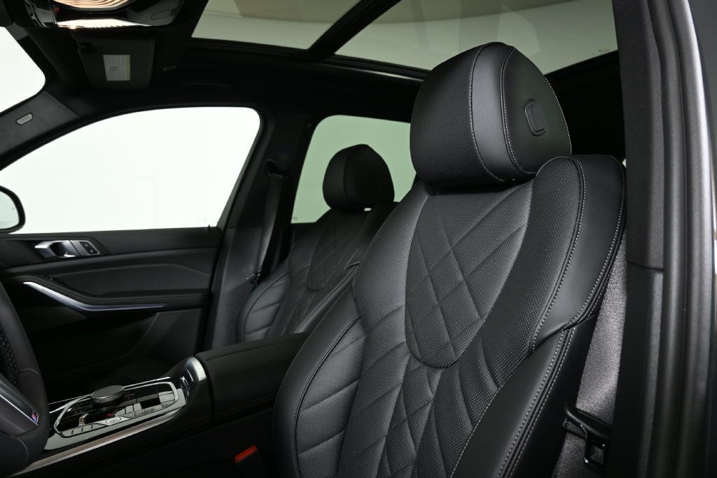 Used 2026 BMW X5 xDrive40i w/ M Sport Package AWD/4WD image 16