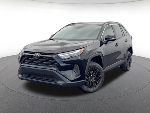 Used 2024 Toyota RAV4 XLE w/ Convenience Package FWD image 1