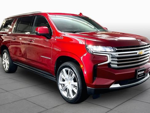 Used 2024 Chevrolet Suburban High Country w/ Premium Package 2 AWD/4WD image 3
