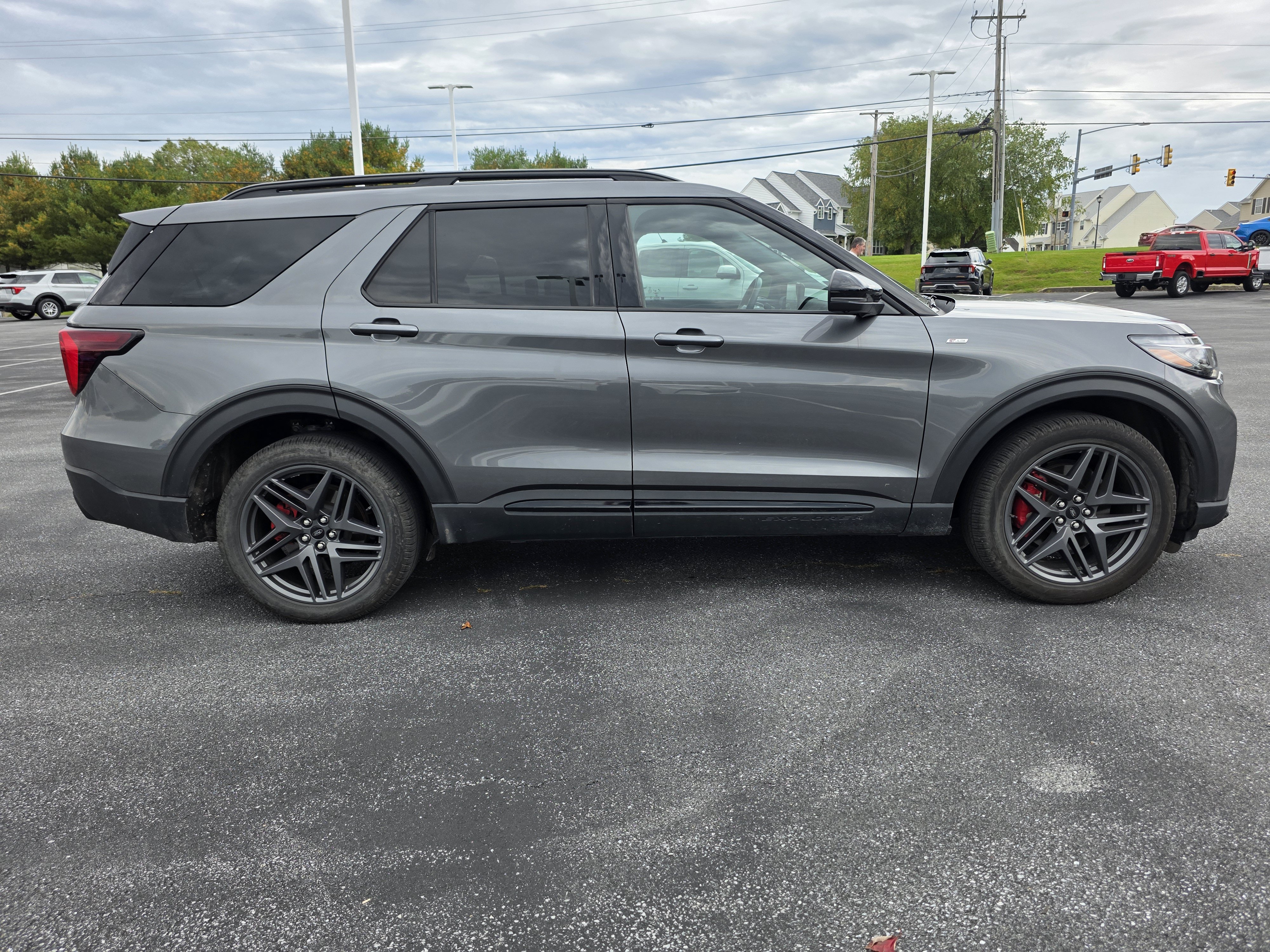 Used 2025 Ford Explorer ST-Line w/ Premium Package AWD/4WD image 4