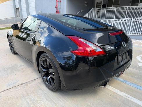 Used 2015 Nissan 370Z Coupe RWD image 8