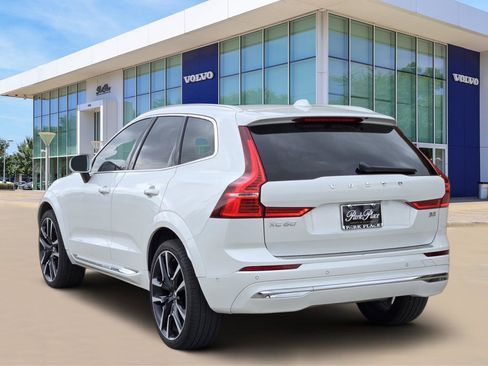 Used 2023 Volvo XC60 B5 Ultimate w/ Climate Package image 4