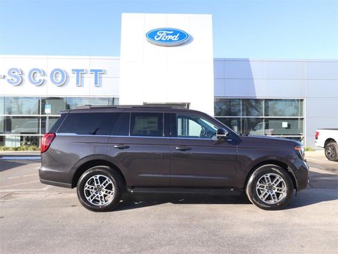 New 2026 Ford Expedition Active image 17