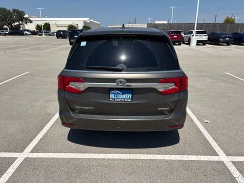 Used 2019 Honda Odyssey Touring image 4