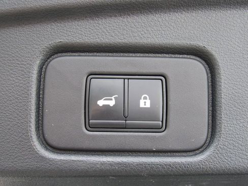 Used 2022 Nissan Pathfinder SL AWD/4WD image 24