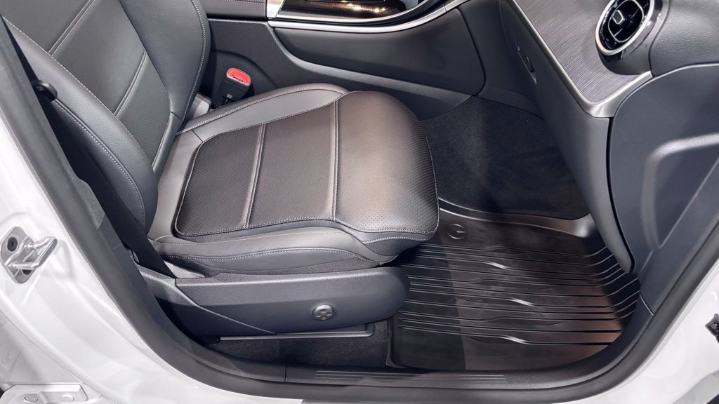 Certified 2025 Mercedes-Benz GLC 300 4MATIC image 18
