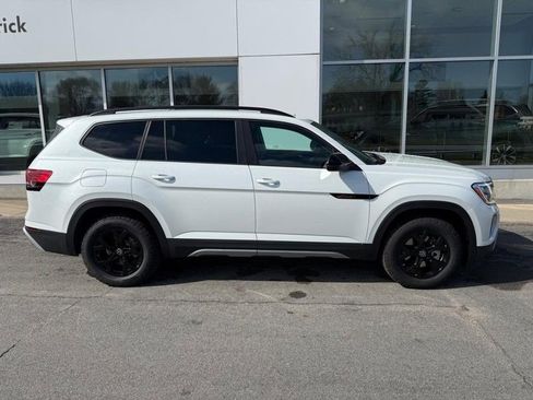 New 2026 Volkswagen Atlas Peak Edition AWD/4WD image 2