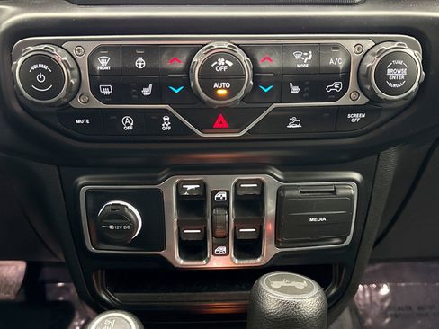 Used 2022 Jeep Wrangler Unlimited Sport AWD/4WD image 17