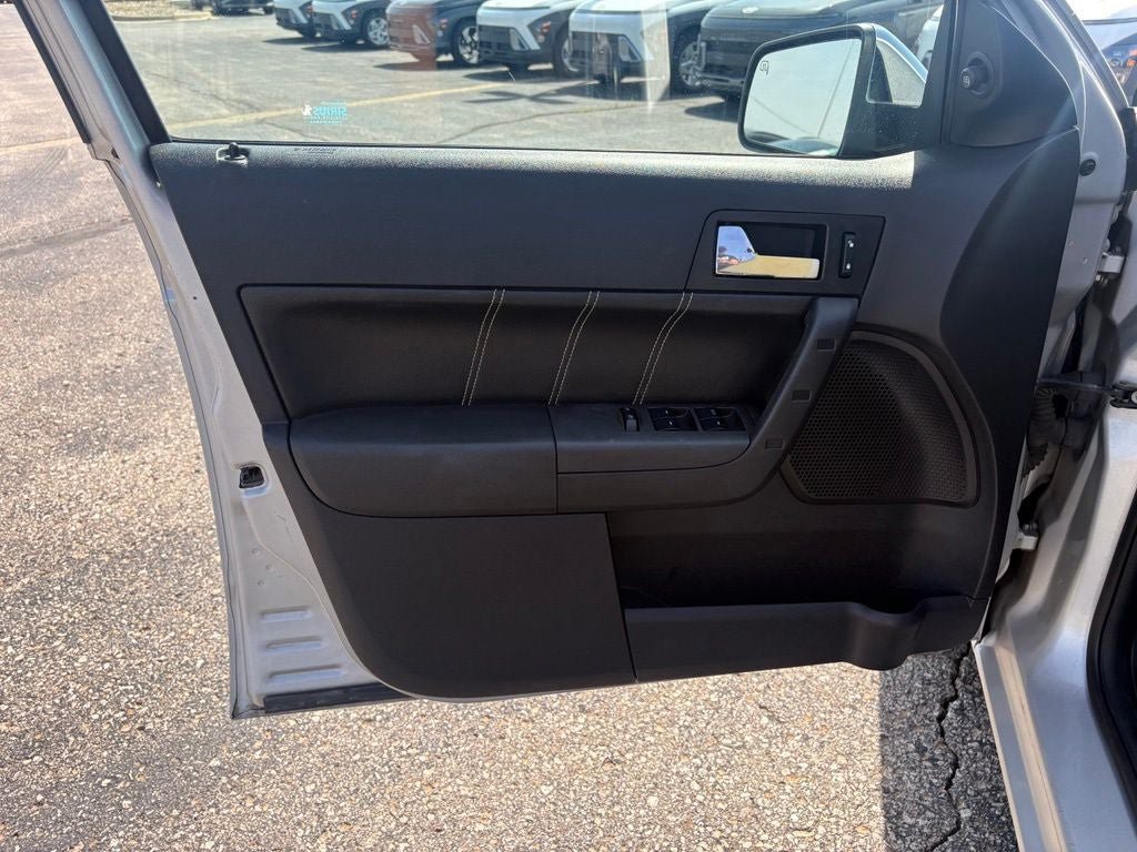 Used 2009 Ford Focus SEL FWD image 14