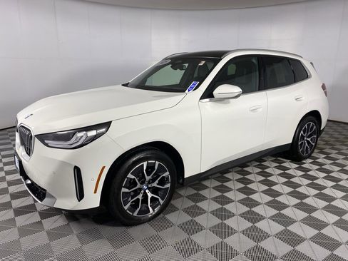 Used 2025 BMW X3 xDrive30i w/ Premium Package image 5