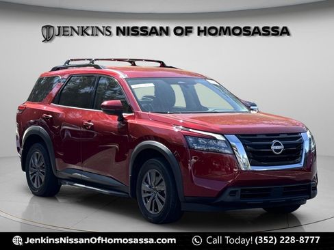 Certified 2023 Nissan Pathfinder SV FWD image 1