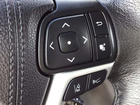 Used 2020 Toyota Sienna XLE image 24