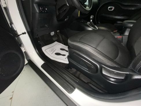 Used 2018 Kia Soul + FWD image 12