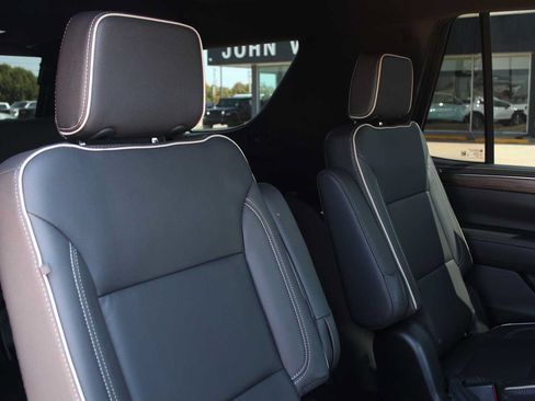 Used 2023 Chevrolet Tahoe Premier AWD/4WD image 28