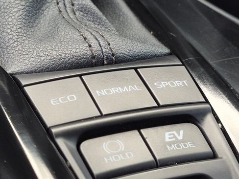 Used 2025 Toyota Camry SE FWD image 19