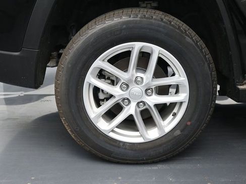 New 2024 Jeep Grand Cherokee Laredo X image 30