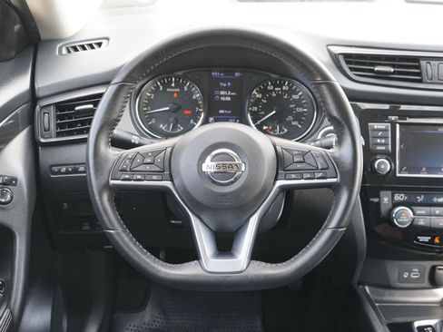 Used 2018 Nissan Rogue SV AWD/4WD image 24