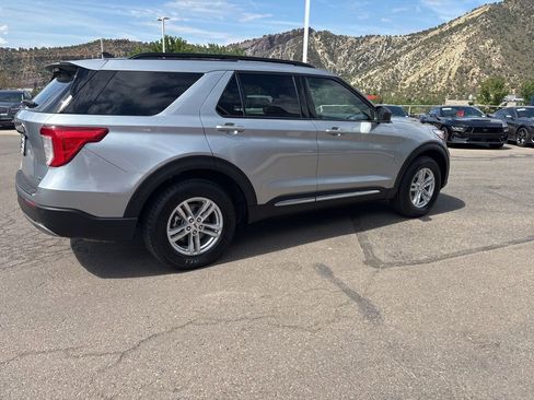 Used 2023 Ford Explorer XLT w/ Equipment Group 202A image 9