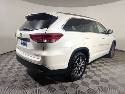 Used 2018 Toyota Highlander XLE AWD/4WD image 6