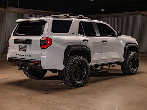 Used 2025 Toyota 4Runner SR5 AWD/4WD image 10