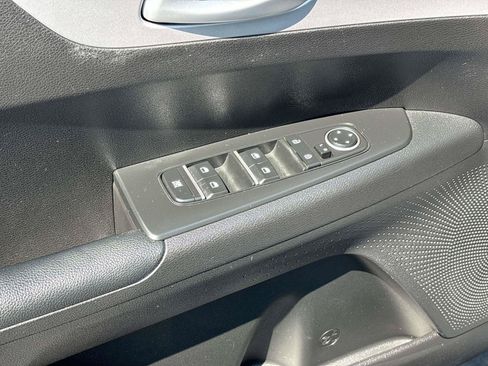 Used 2023 Kia Forte LXS w/ LXS Technology Package FWD image 17
