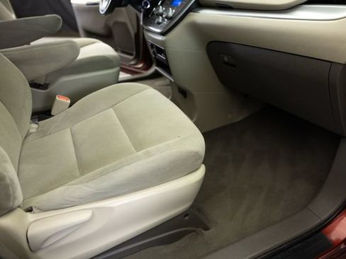 Used 2020 Toyota Sienna L FWD image 23