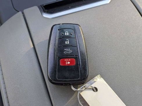 Used 2022 Toyota Highlander LE FWD image 29
