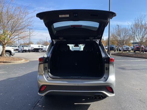 Used 2023 Toyota Highlander XSE image 11