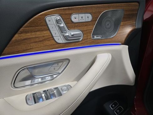 Certified 2025 Mercedes-Benz GLE 450e 4MATIC image 4