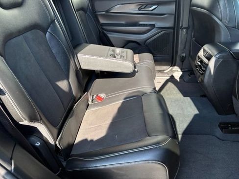 Used 2023 Jeep Grand Cherokee Altitude AWD/4WD image 18
