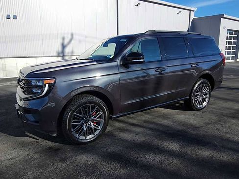 Used 2025 Ford Expedition Platinum w/ Stealth Performance Package image 4
