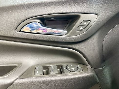 Used 2023 Chevrolet Equinox LT FWD image 16