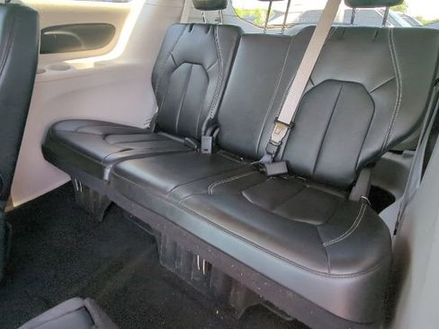 Used 2024 Chrysler Pacifica Touring-L FWD image 26