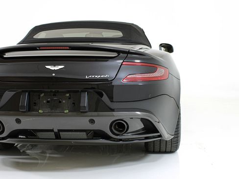 Used 2014 Aston Martin Vanquish Volante RWD image 28