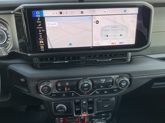 Used 2025 Jeep Gladiator Mojave AWD/4WD image 15