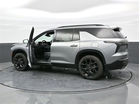 Used 2024 Chevrolet Traverse RS w/ LPO, Floor Liner Package image 4