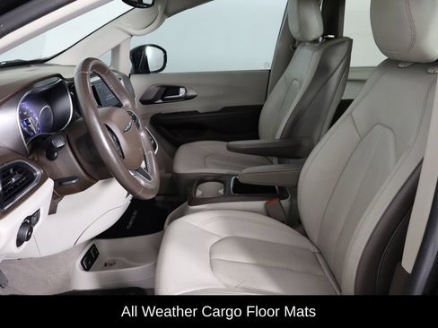 Used 2018 Chrysler Pacifica Touring-L Plus w/ Tire & Wheel Group FWD image 14