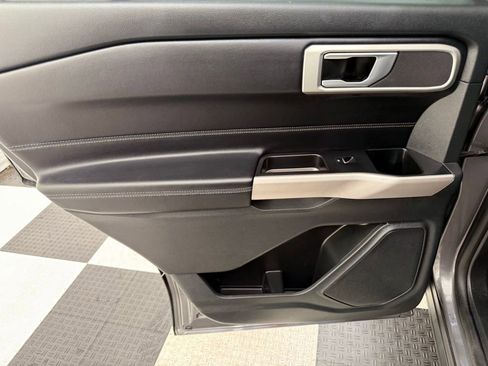 Used 2023 Ford Explorer XLT w/ Equipment Group 202A image 18